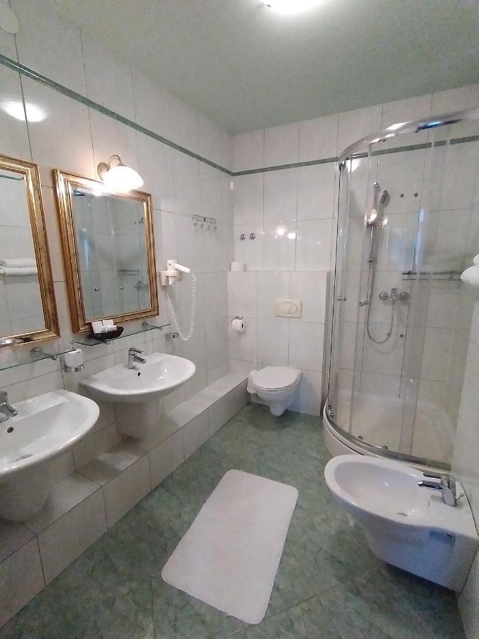 Hotel Livadic 사모볼 외부 사진