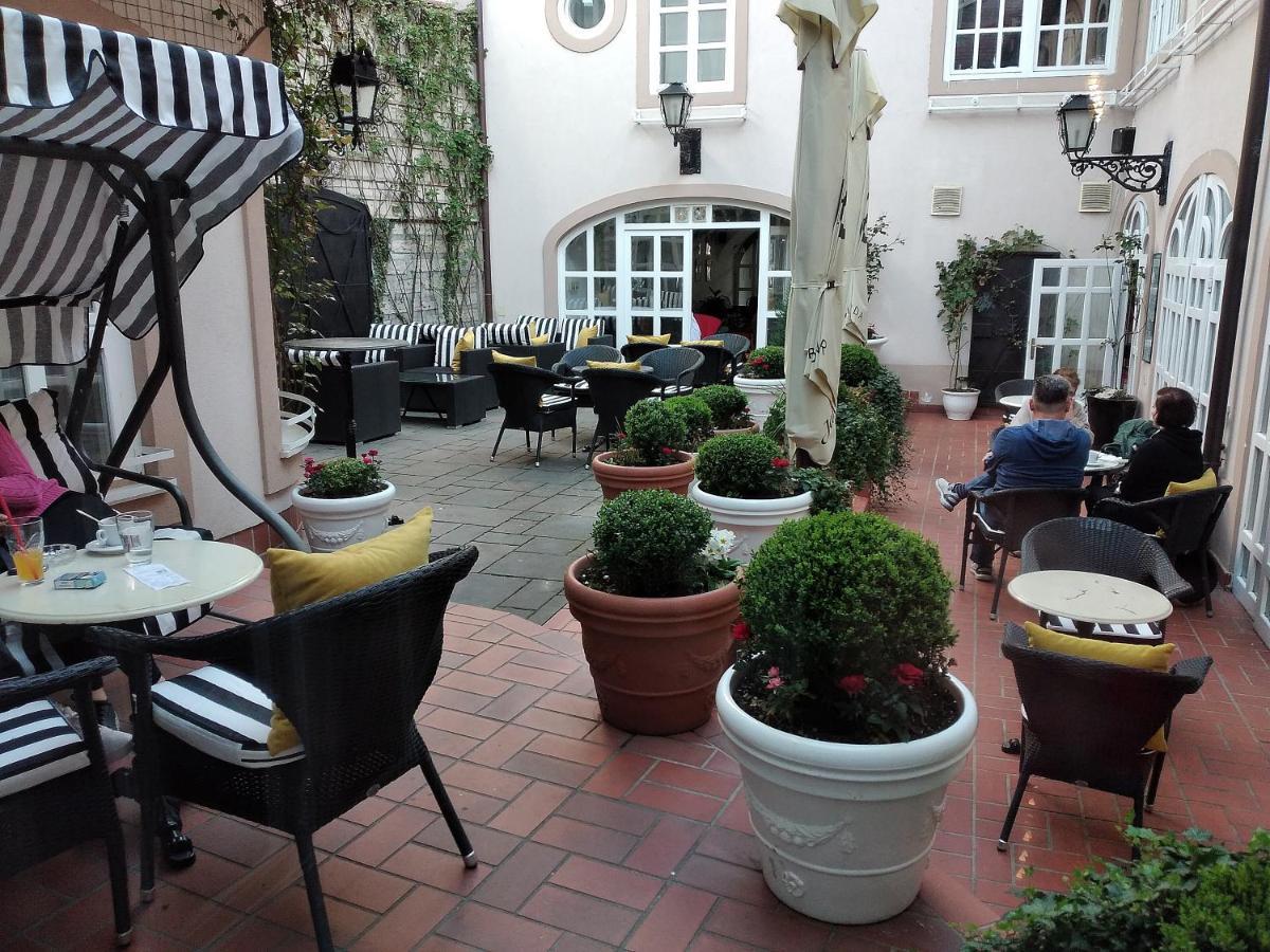 Hotel Livadic 사모볼 외부 사진