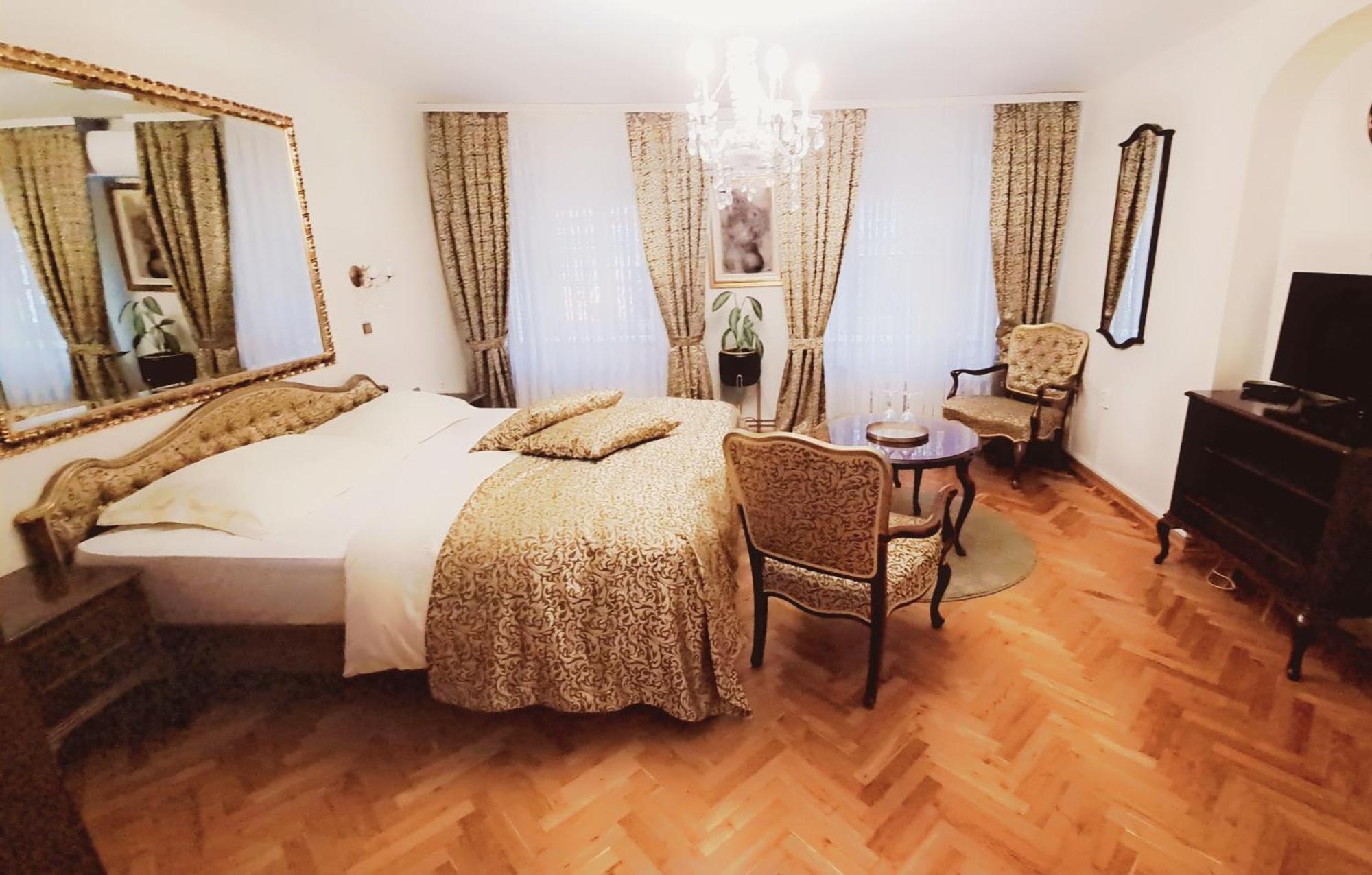 Hotel Livadic 사모볼 외부 사진