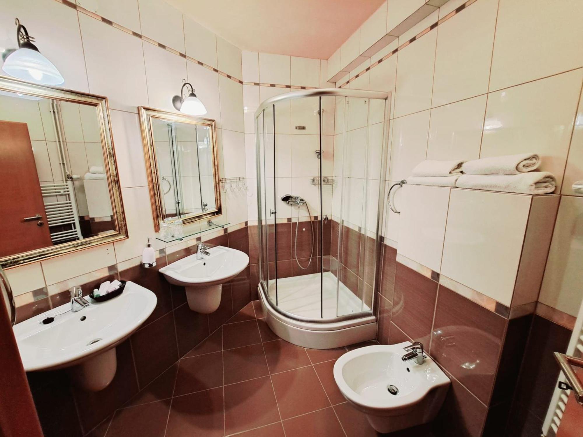 Hotel Livadic 사모볼 외부 사진