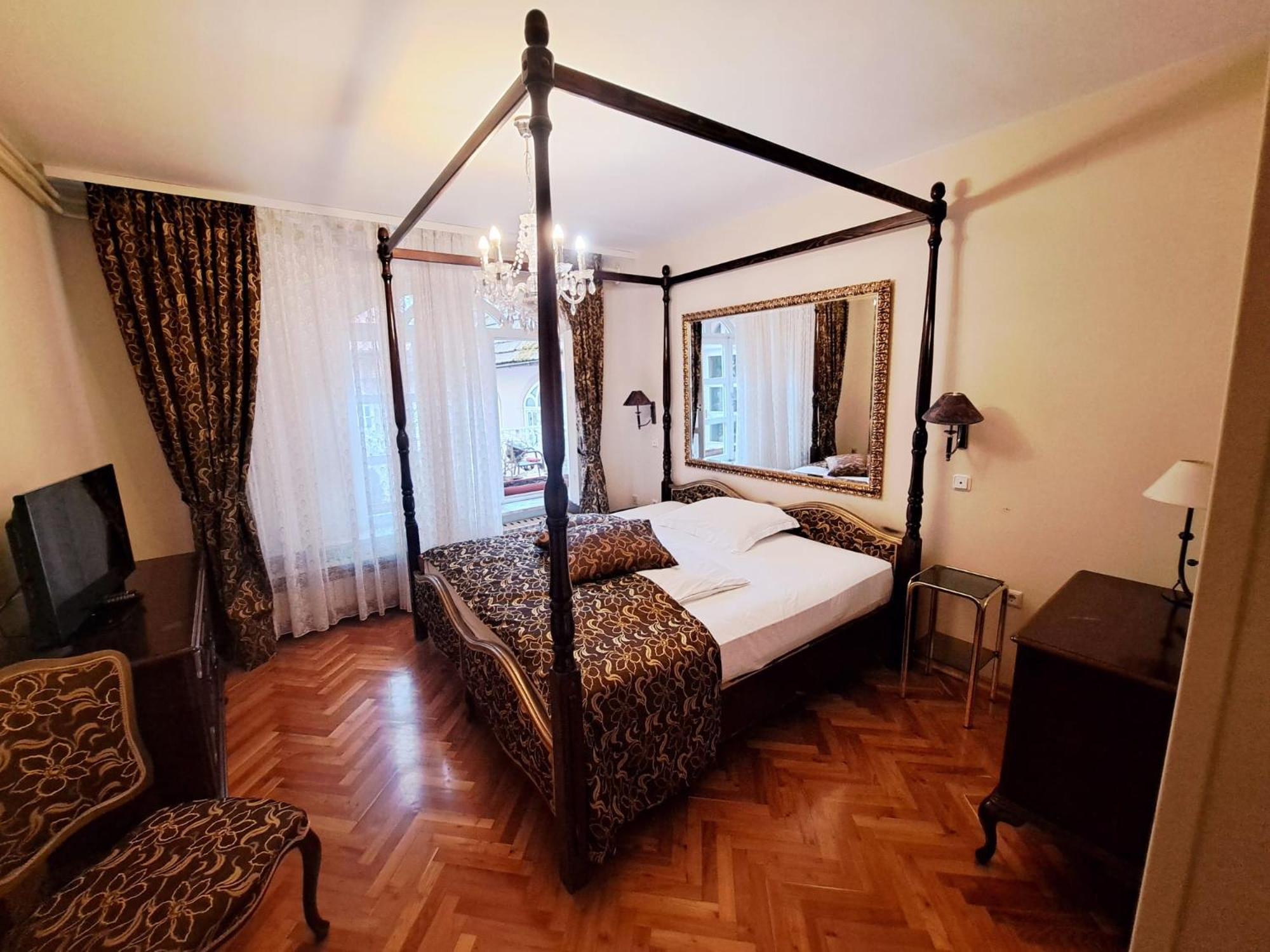 Hotel Livadic 사모볼 외부 사진