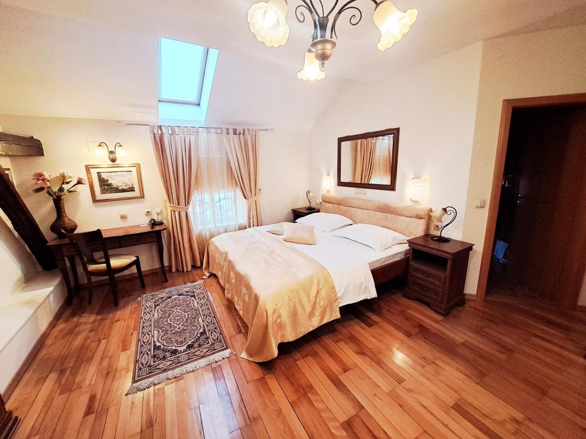 Hotel Livadic 사모볼 외부 사진