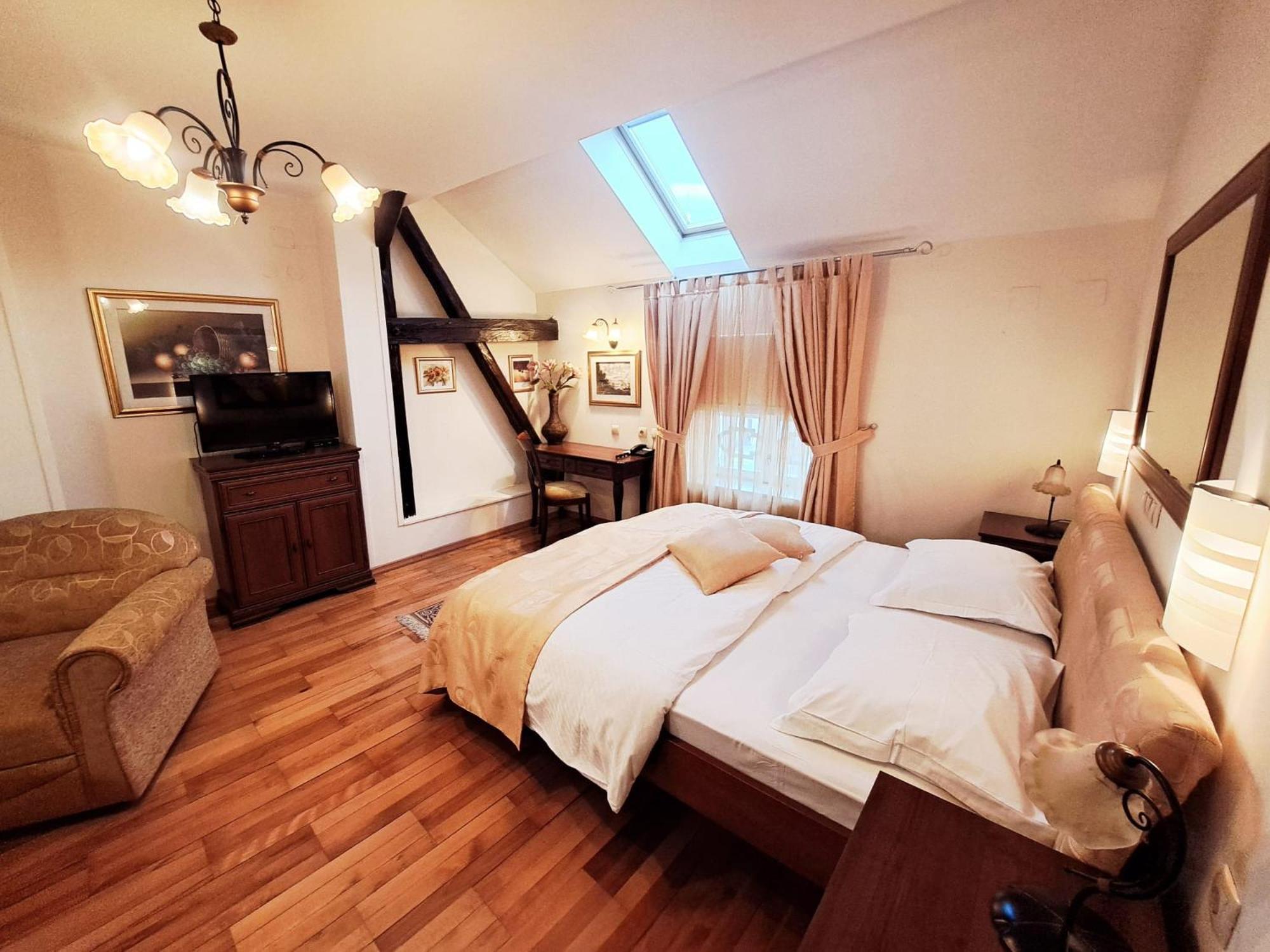 Hotel Livadic 사모볼 외부 사진