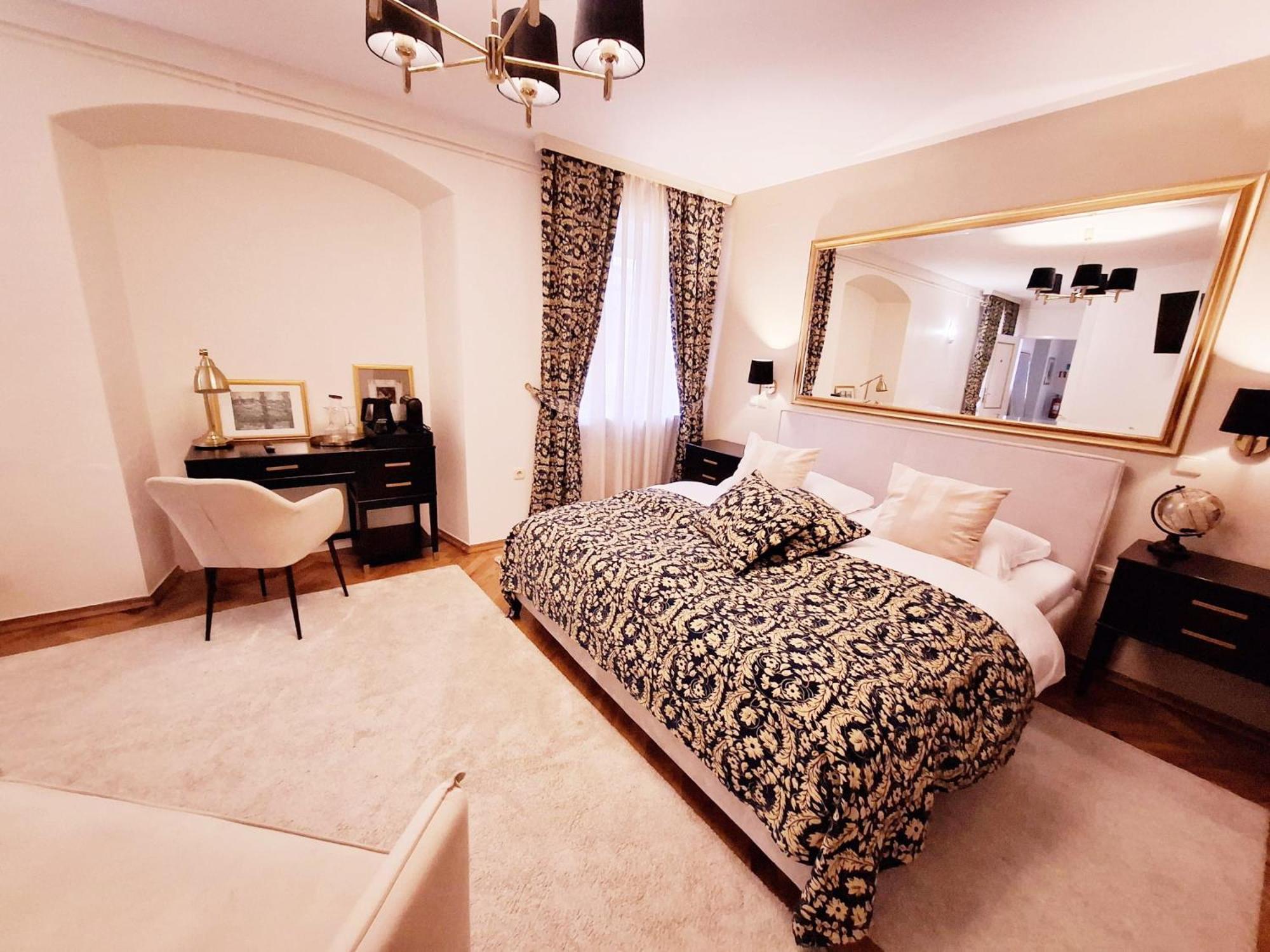 Hotel Livadic 사모볼 외부 사진