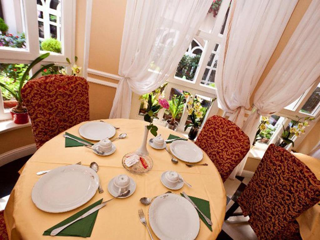 Hotel Livadic 사모볼 외부 사진