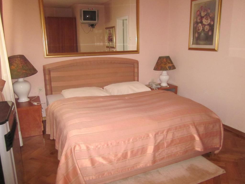 Hotel Livadic 사모볼 외부 사진